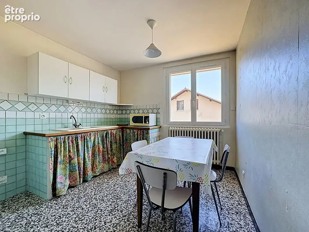 Maison familiale Type 7 de 151.25 m² avec grand rez-de-chaussée, terrain plat de 1 228 m² et vue montagnes ! - photo 12