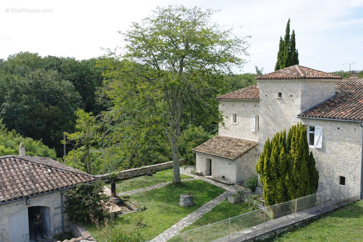 Maison à MONTAIGU-DE-QUERCY