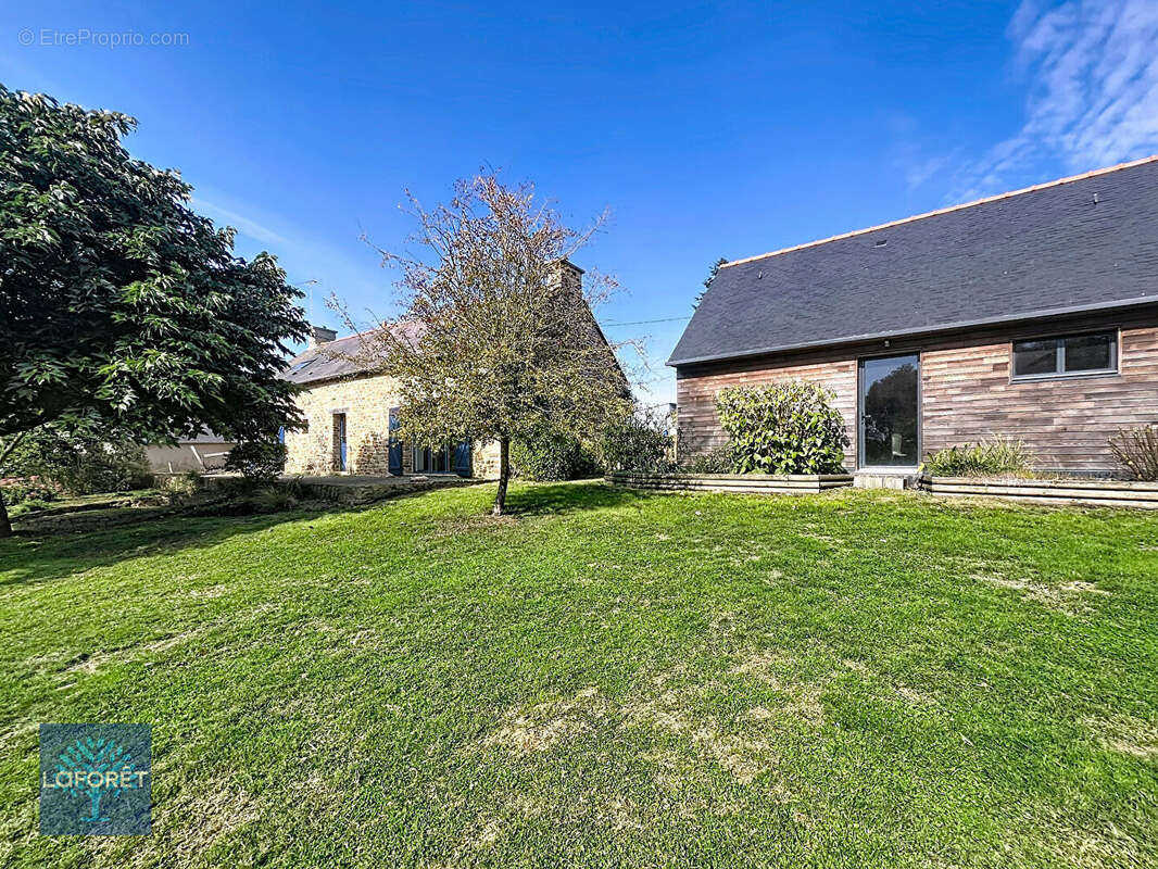 Maison à LIVRE-SUR-CHANGEON