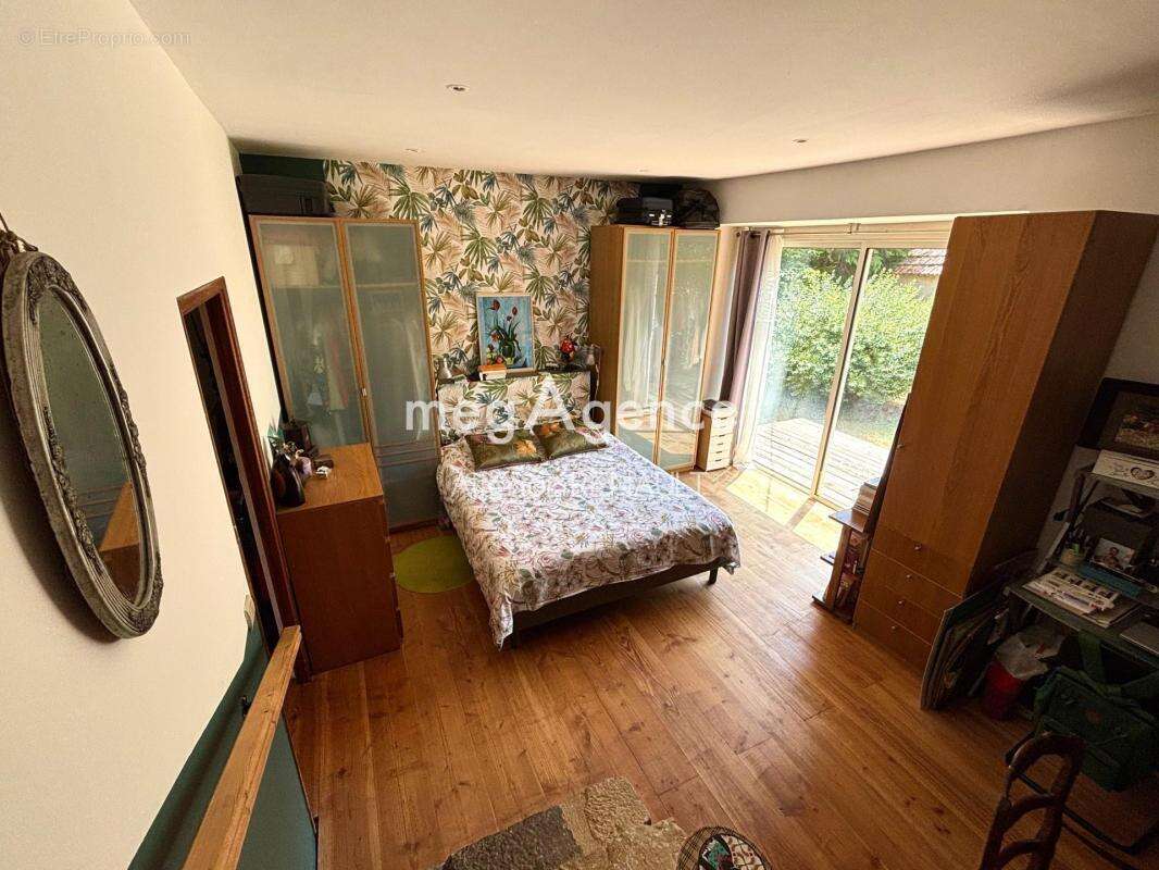 Maison en pierre avec piscine, gîte et dépendances - 203 m2 - photo 9