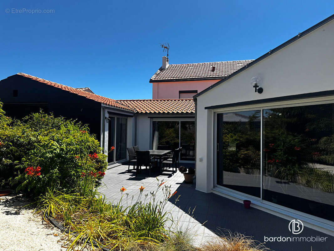 Maison 11 pièces -  208 m² - À seulement 1km des commodités de Challans - photo 11