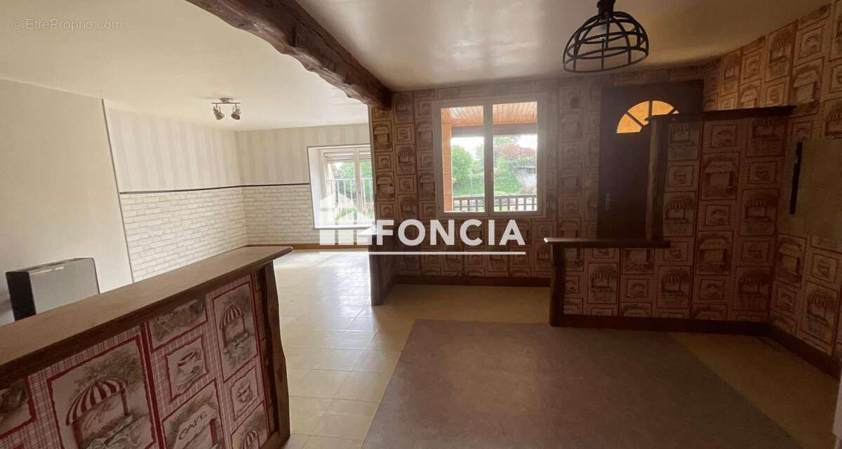 Maison à DOM-LE-MESNIL