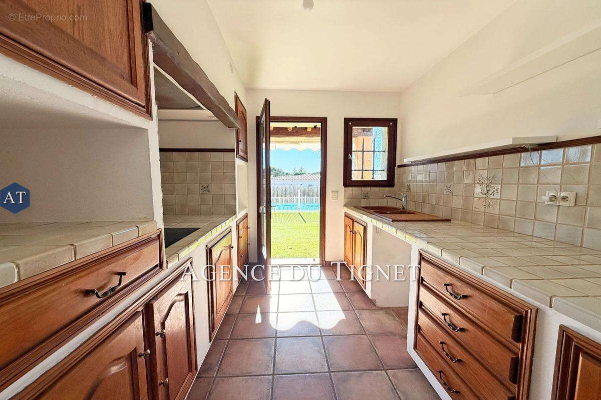 Maison à SAINT-CEZAIRE-SUR-SIAGNE