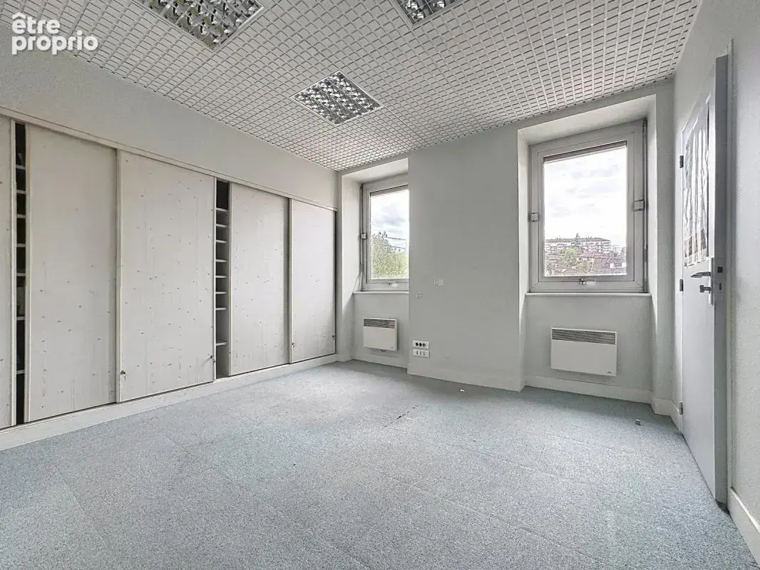 Lons-le-saunier — bureaux lumineux/ascenseur/stationnements - photo 4