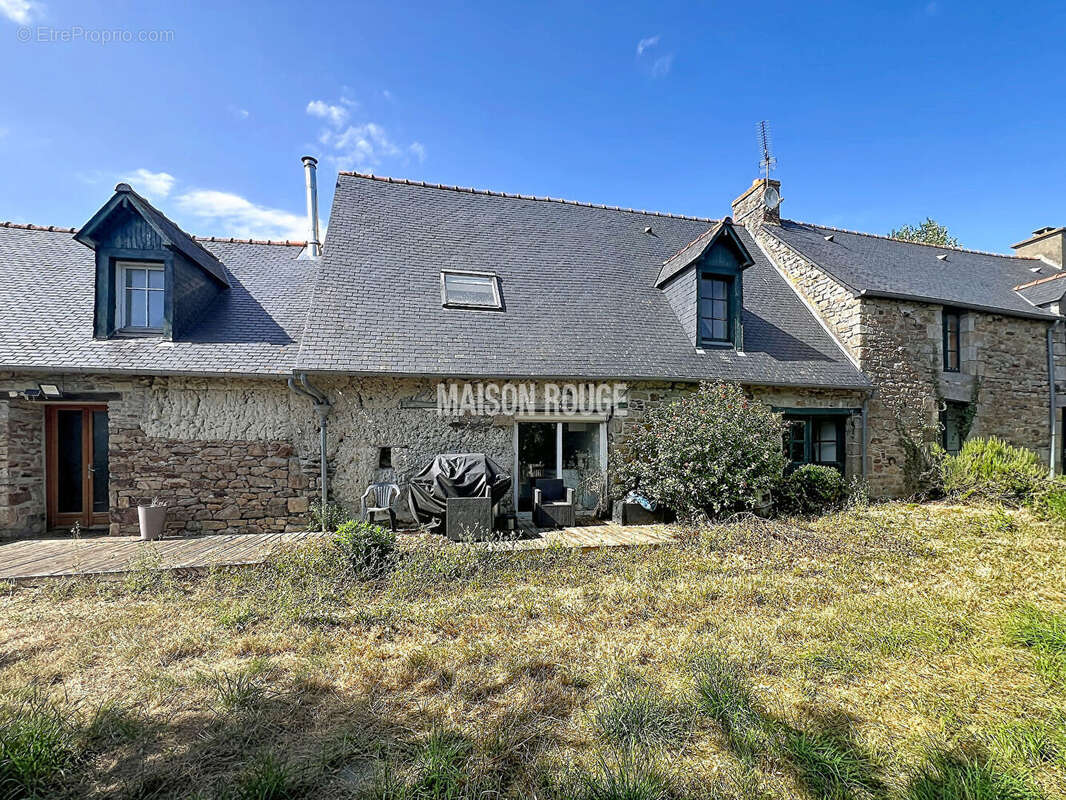 Ancien corps de ferme à Mont-Dol avec habitation rénovée et fort potentiel - photo 2