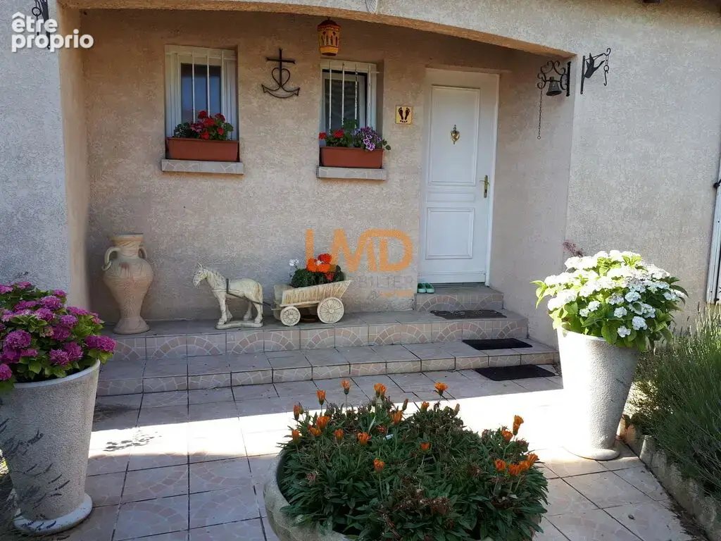 Maison plain-pied piscine grand terrain - photo 2