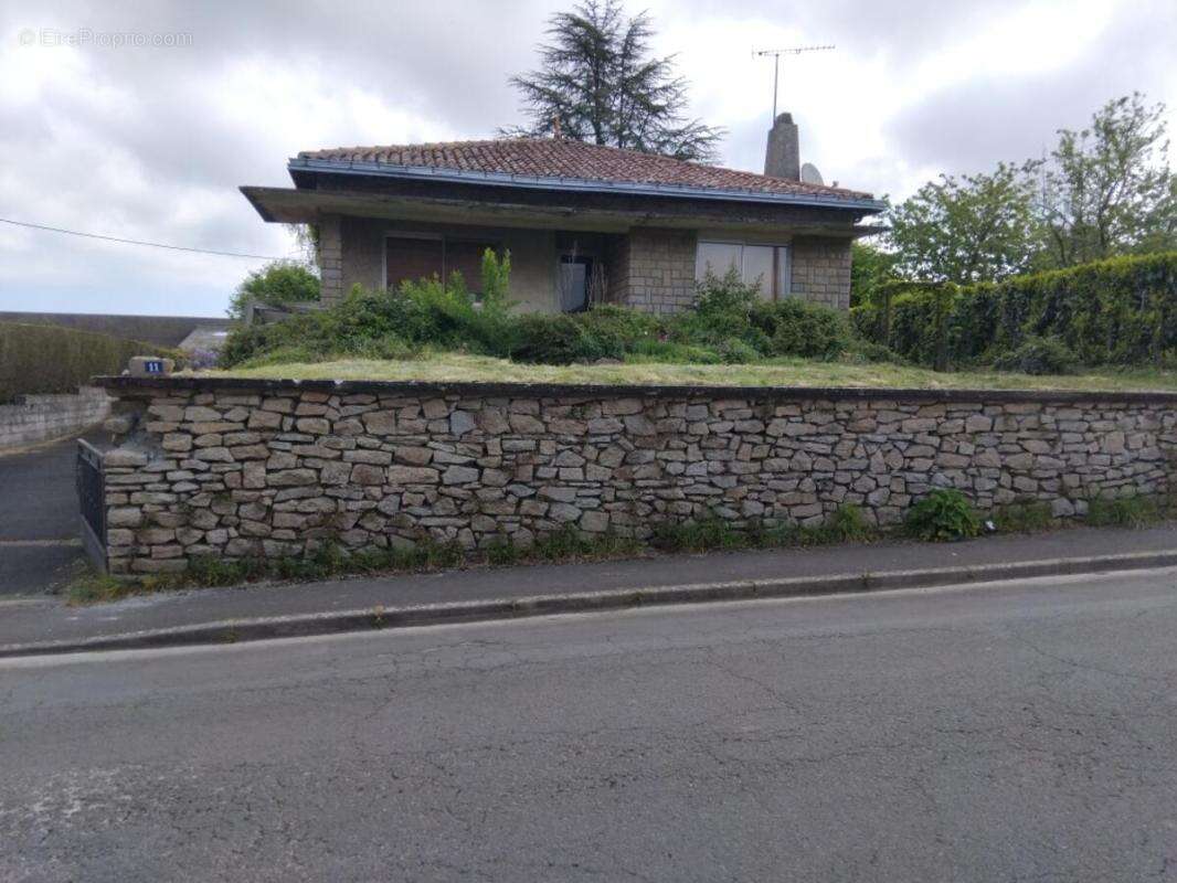 Maison à MONCOUTANT