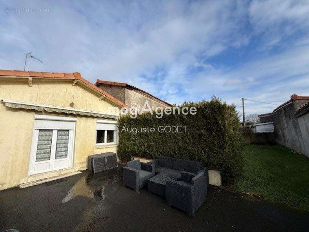 Maison à COURLAY