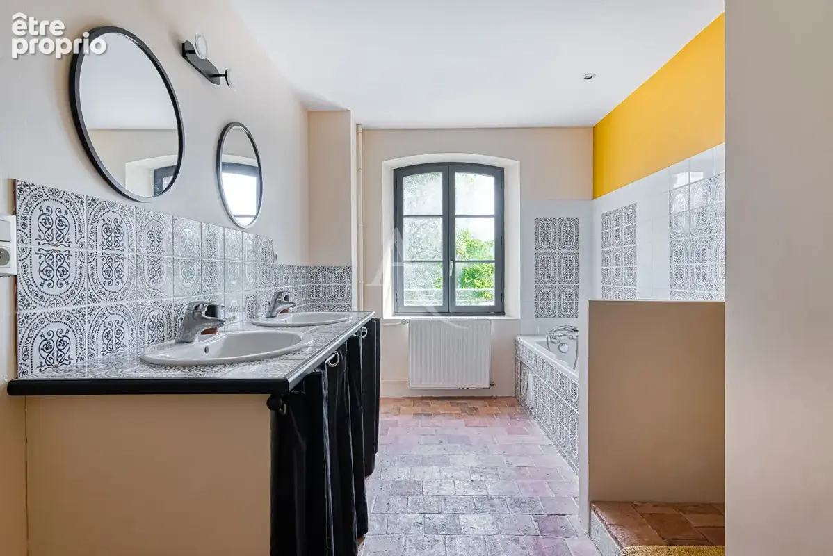 Bien d'exception au coeur d'Écuillé - plus de 300 m² rénovés avec des prestations remarquables - photo 11