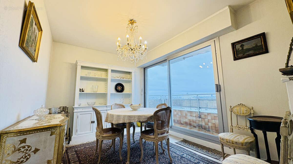 Appartement à COURBEVOIE