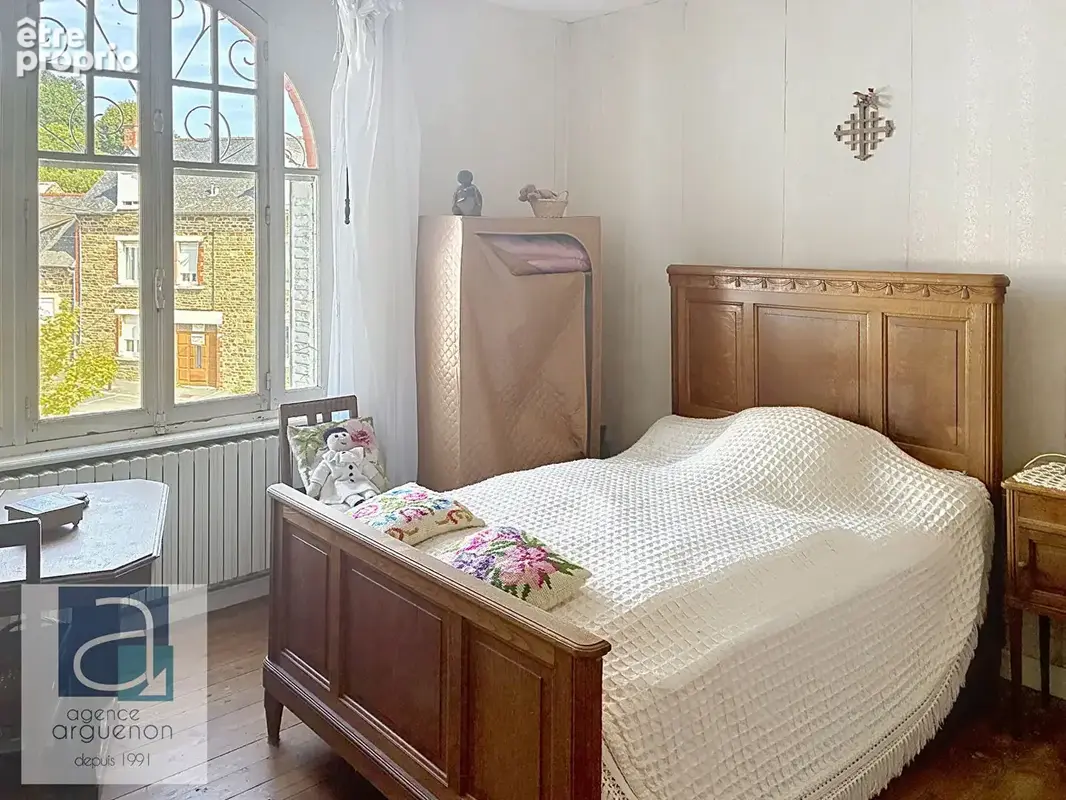 LAMBALLE - Le potentiel d'une maison de ville idéalement située - photo 5