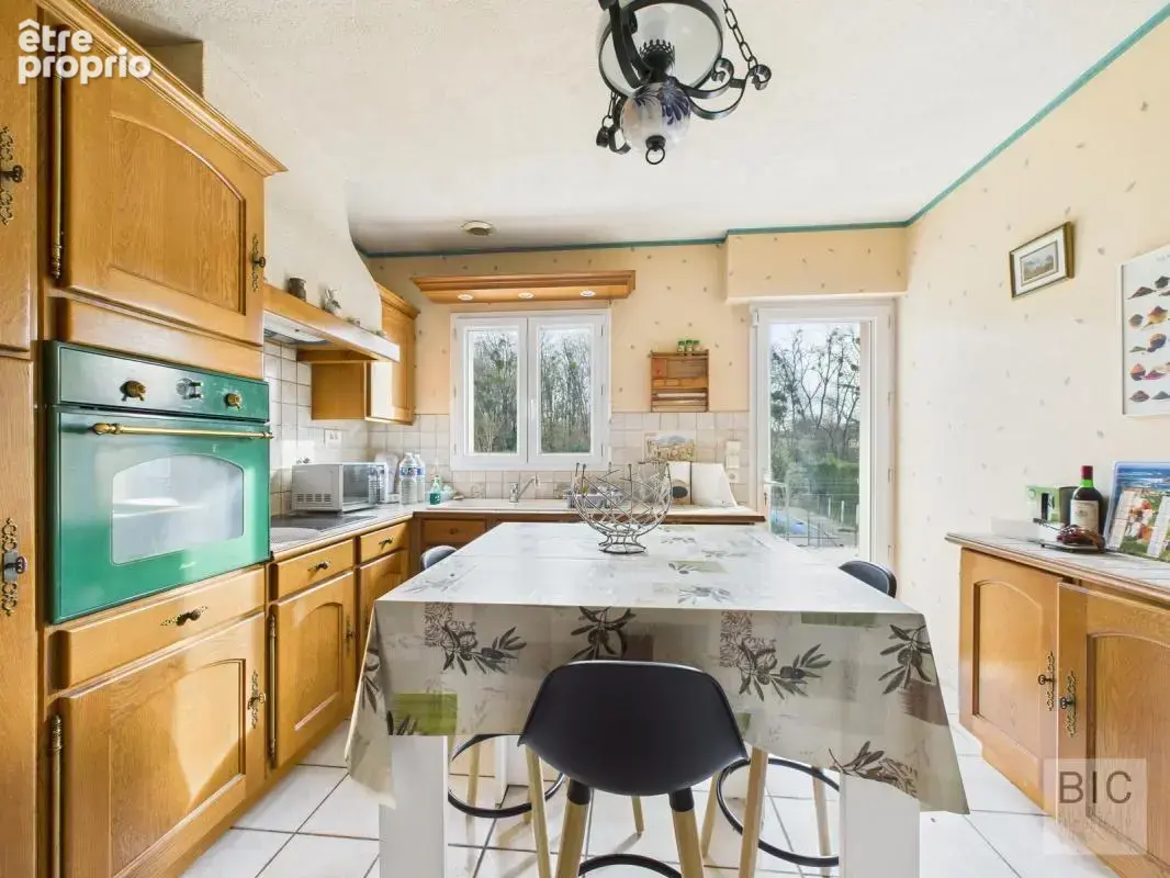 A vendre jolie maison à faible émission avec grand jardiin, atelier, garage et piscine - photo 5