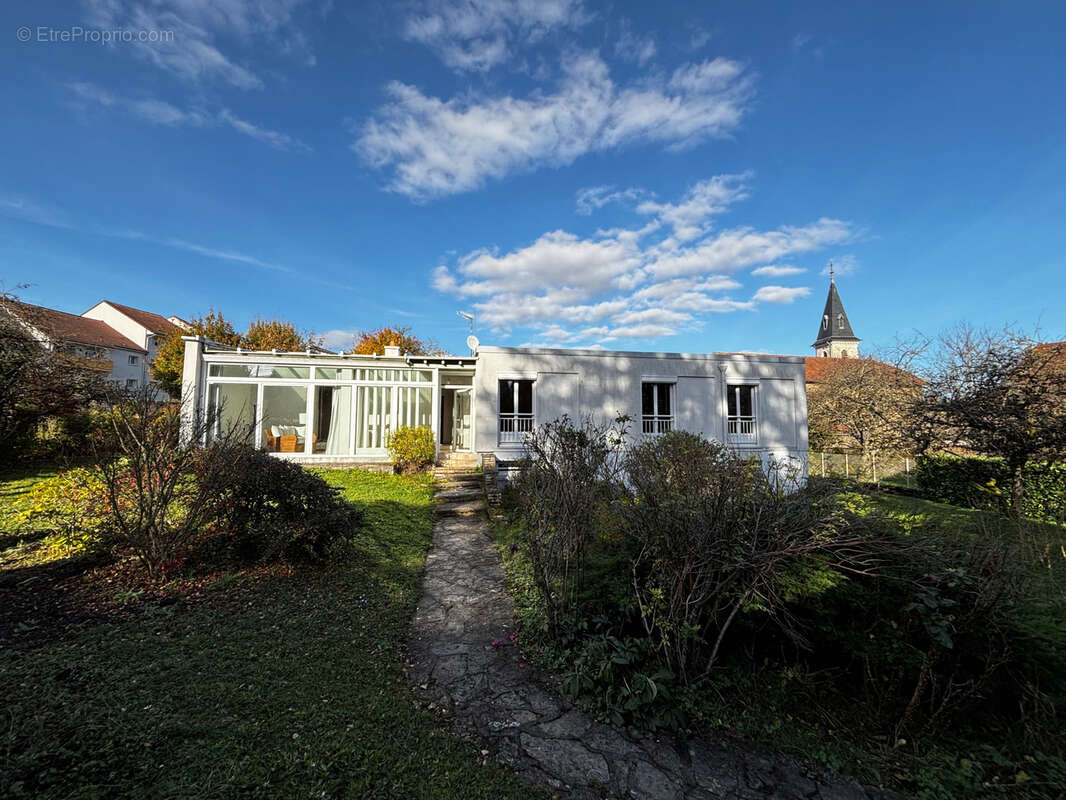 Maison à VIEUX-CHARMONT