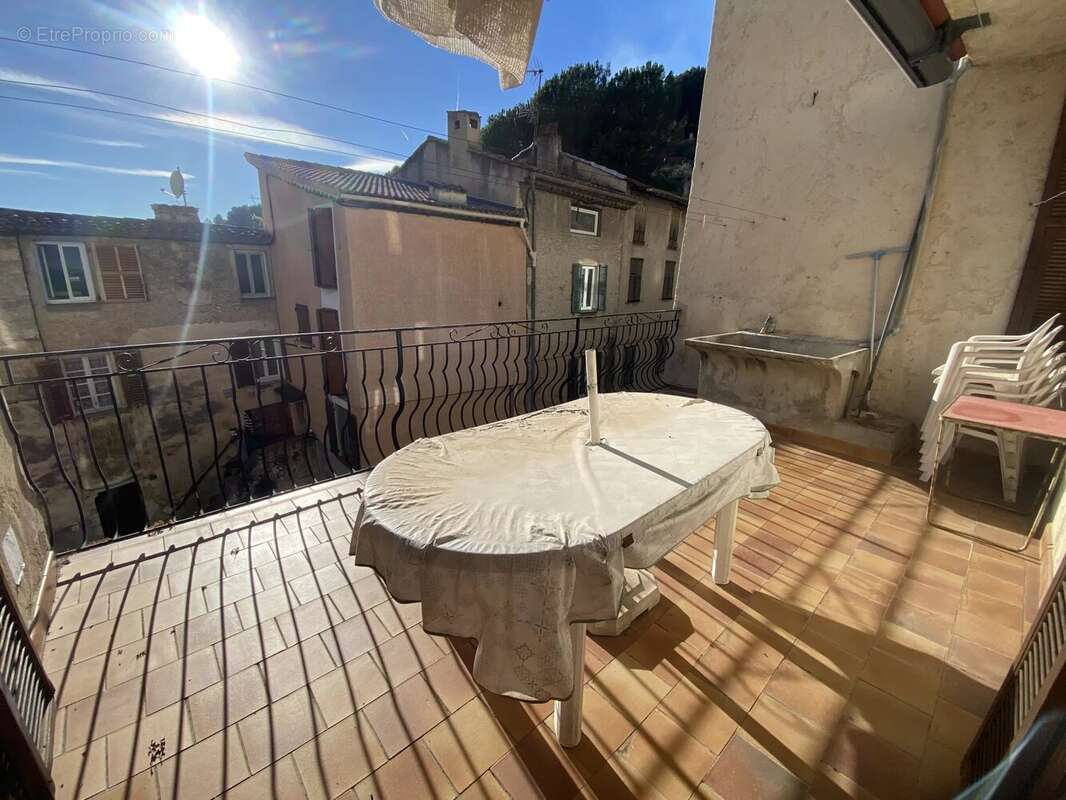 Appartement à TOUET-DE-L&#039;ESCARENE