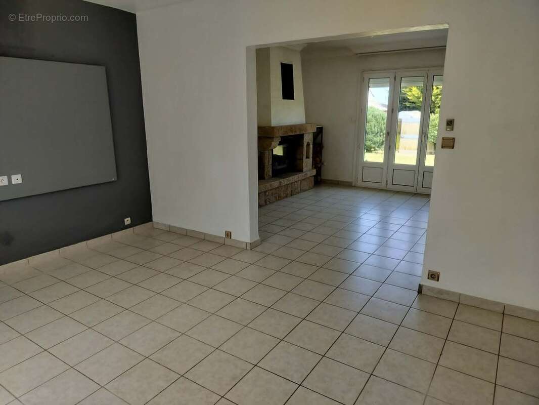 Propriété néo-bretonne avec véranda, hangar et fort potentiel idéalement situé - photo 7
