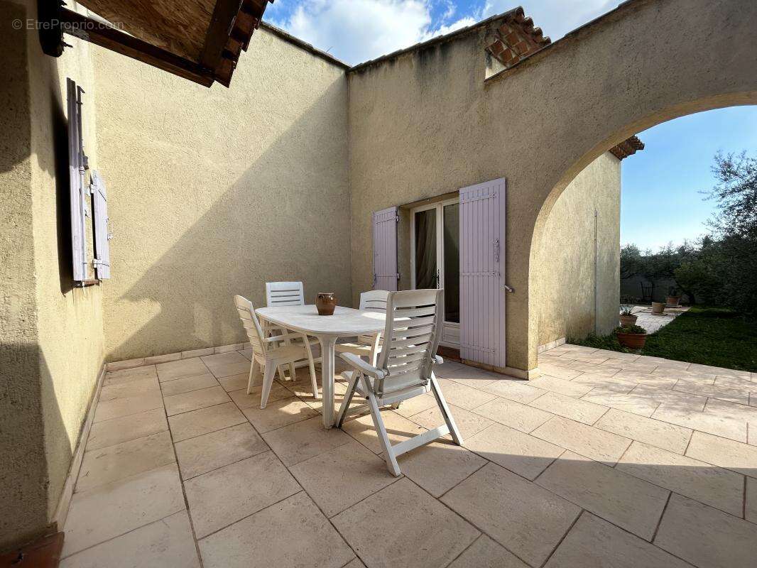 Maison à PELISSANNE