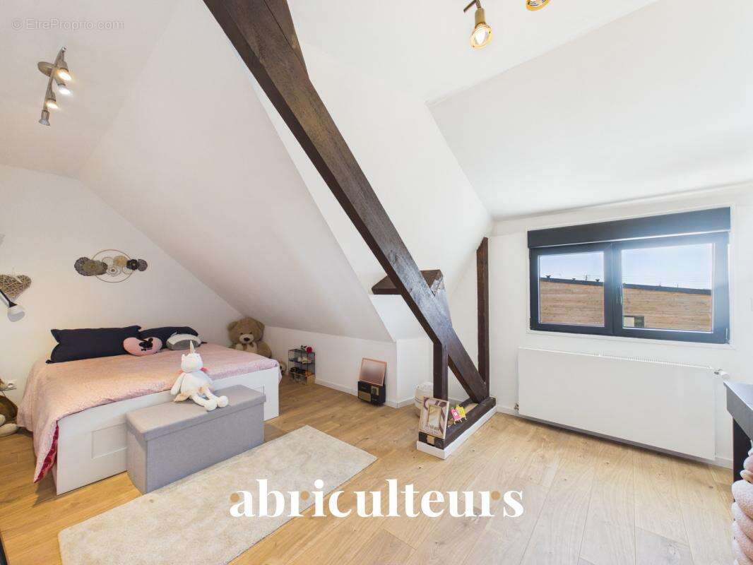Spacieuse maison 5/6 chambres prête à vivre en vente à Couëron bourg (44220) - photo 7