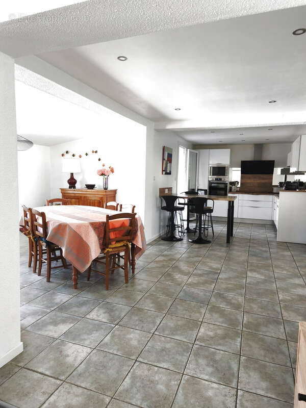 Maison à SAINT-LAURENT-DE-LA-SALANQUE