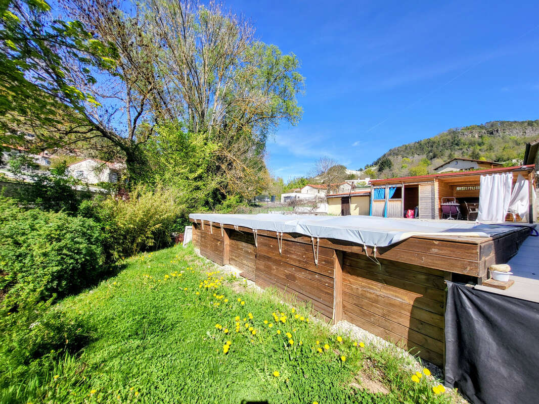 Maison à BRIVES-CHARENSAC