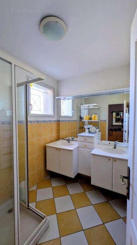 Villa familiale de 212m² - vue Monts du Lyonnais - calme absolu - piscine - grand terrain - photo 8