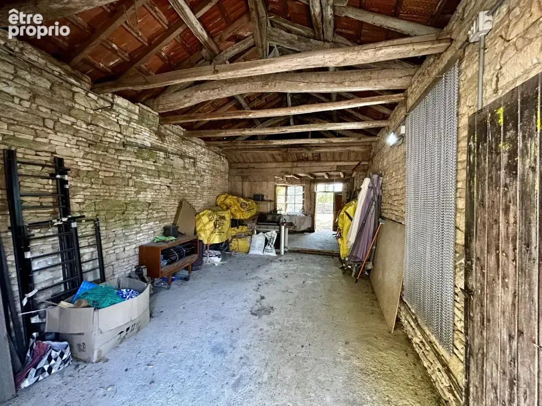 Authentique corps de ferme en pierre piscine et double garag - photo 17