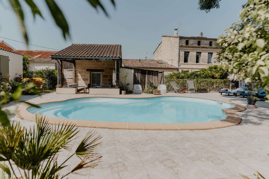 Pauillac maison T7- 6 chambres-TERRAIN 1847 m2-Calme  - Maison à PAUILLAC