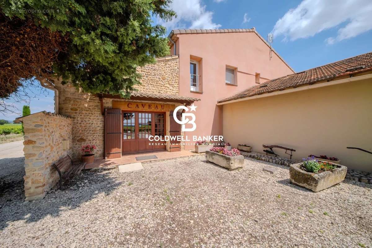 Maison à SAINTE-CECILE-LES-VIGNES