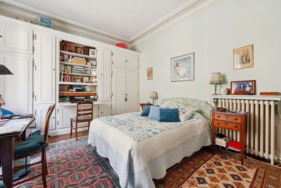 Appartement à NEUILLY-SUR-SEINE
