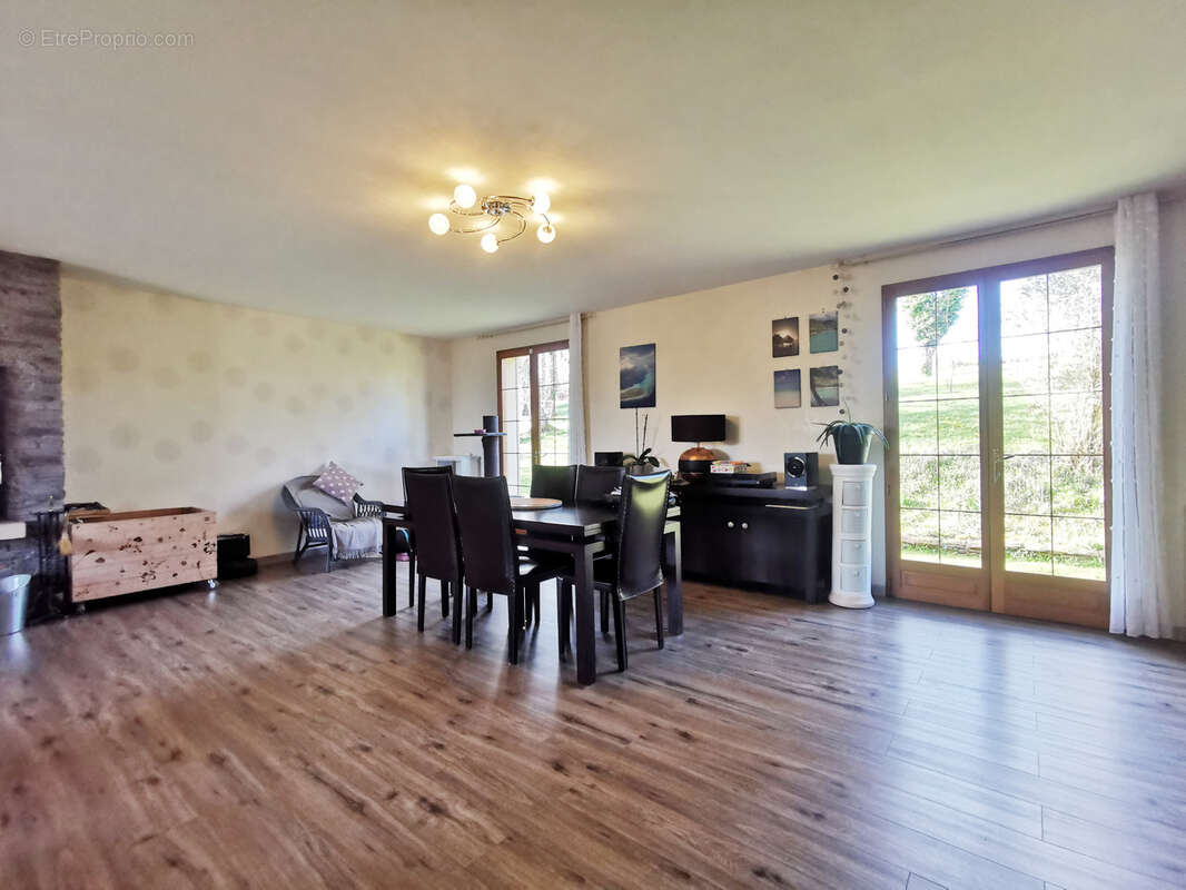 Maison à SAINT-PHAL