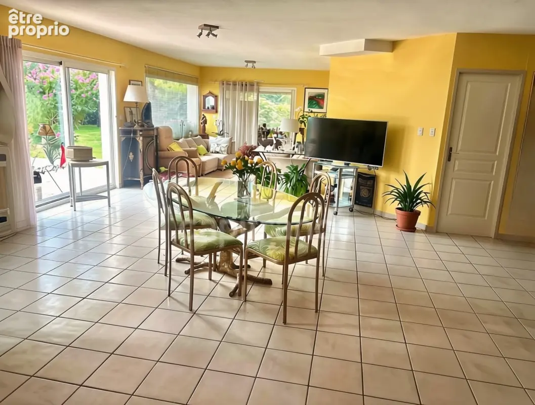* Exclusivité de Sophie Amri *Octeville-sur-Mer*Maison de plain-pied de 190 m², séjour/salon 63m², 4 chambres et double garage - photo 4