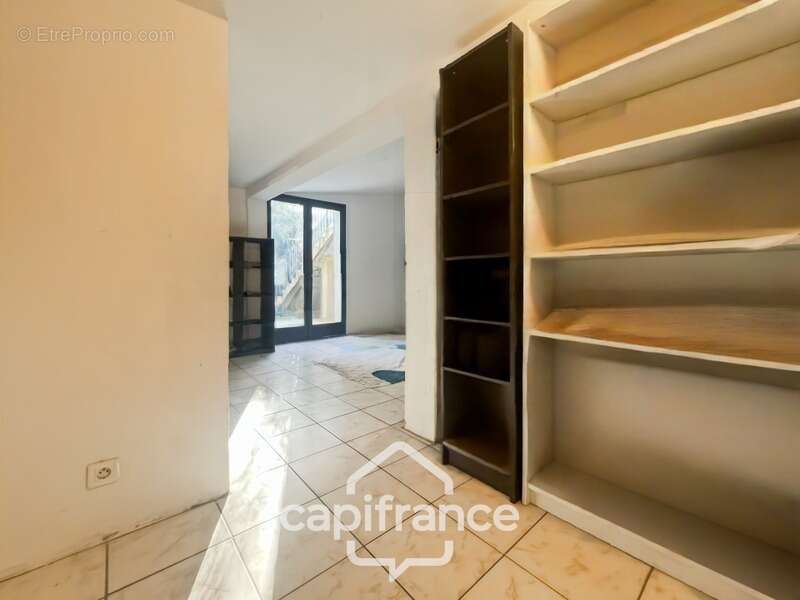 Domaine et Golf de Pont Royal, belle  propriété de 290 m2 établie sur un terrain de 2600 m2, cinq chambres, un bureau, piscine,  - photo 63