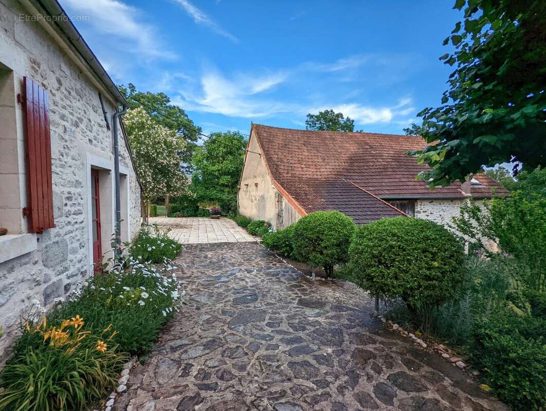 Maison à VICQ-EXEMPLET