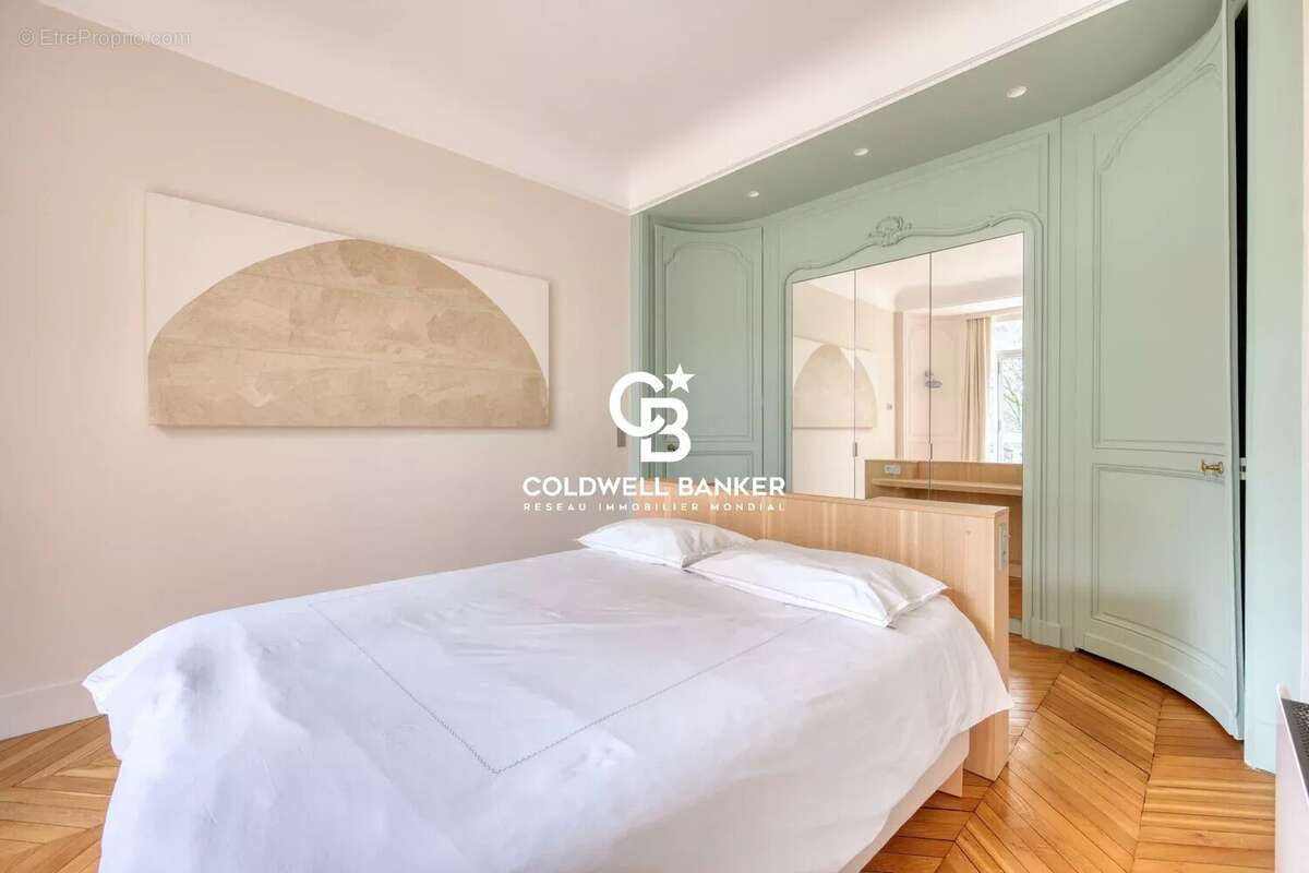 Appartement à PARIS-7E