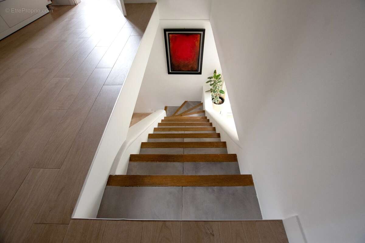 Maison à CHATEAUNEUF-GRASSE