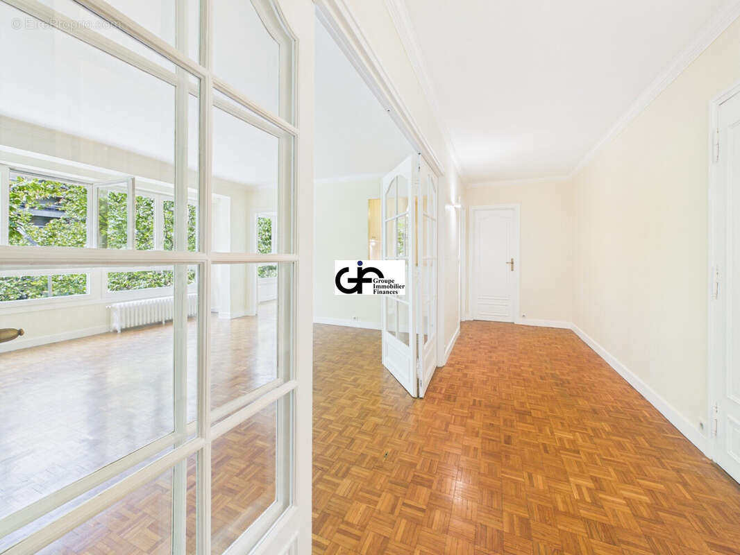 Appartement 76 m² à Paris-16e  - photo 5