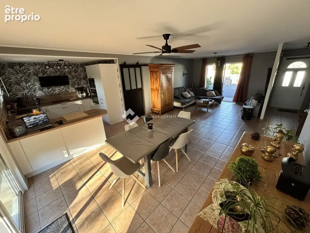 Maison 9 pièces 159 m² à vendre à Neuville-De-Poitou (86170) - photo 3