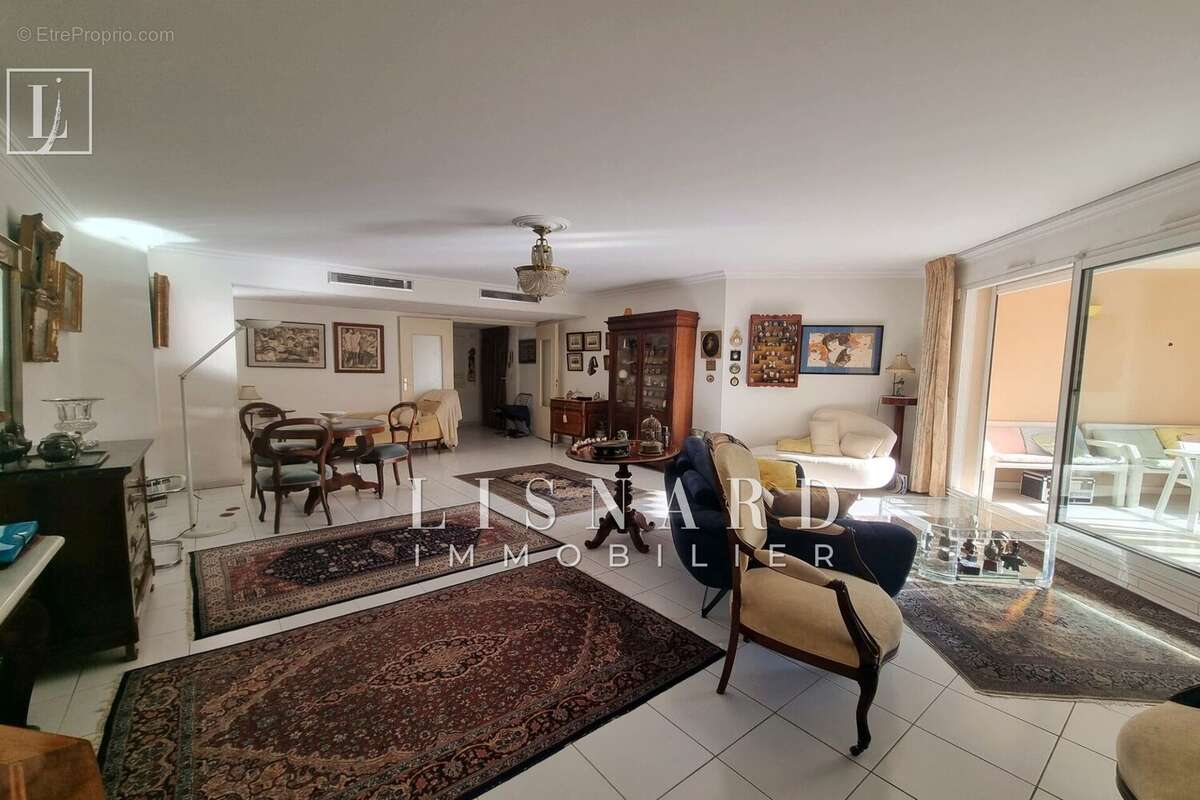 Appartement à VALLAURIS