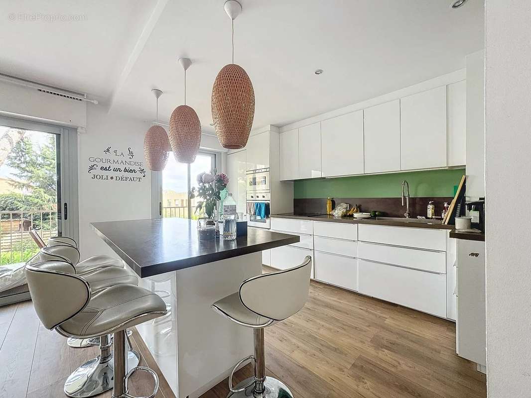 Appartement à SAINT-LAURENT-DU-VAR