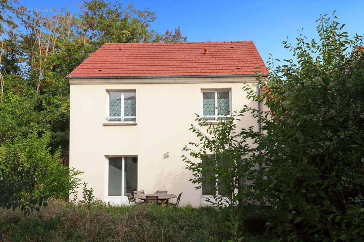 Maison à SAINT-THIBAULT-DES-VIGNES