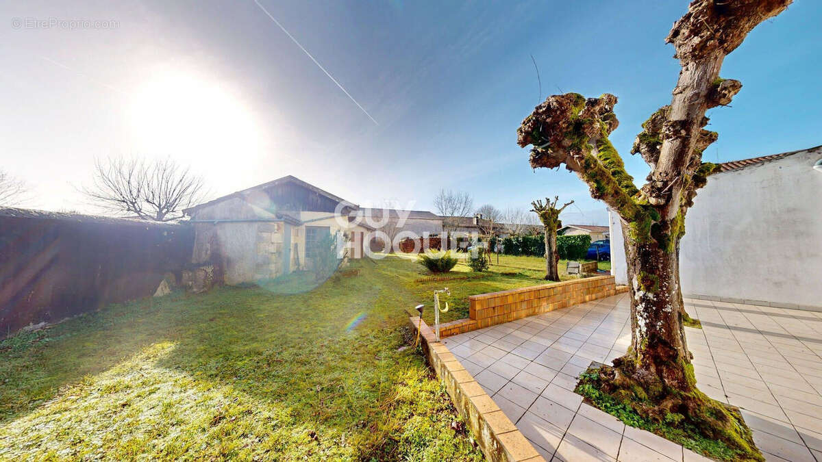 Maison bourgeoise de 200m2, avec dépendance et jardin - photo 6