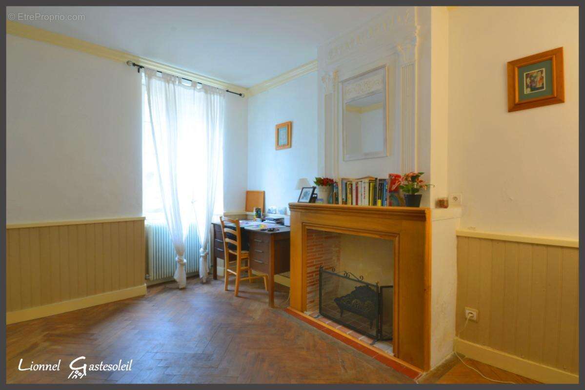 Maison à vendre 3/4 chambres à colombages au cœur de la bastide, idéale pour vivre ou investir à deux pas de la Dordogne à SAINT - photo 4