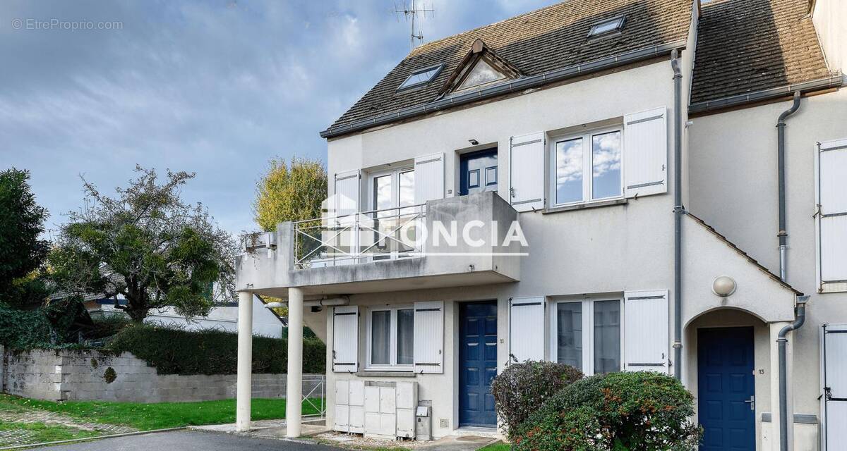 Appartement à VERT-SAINT-DENIS