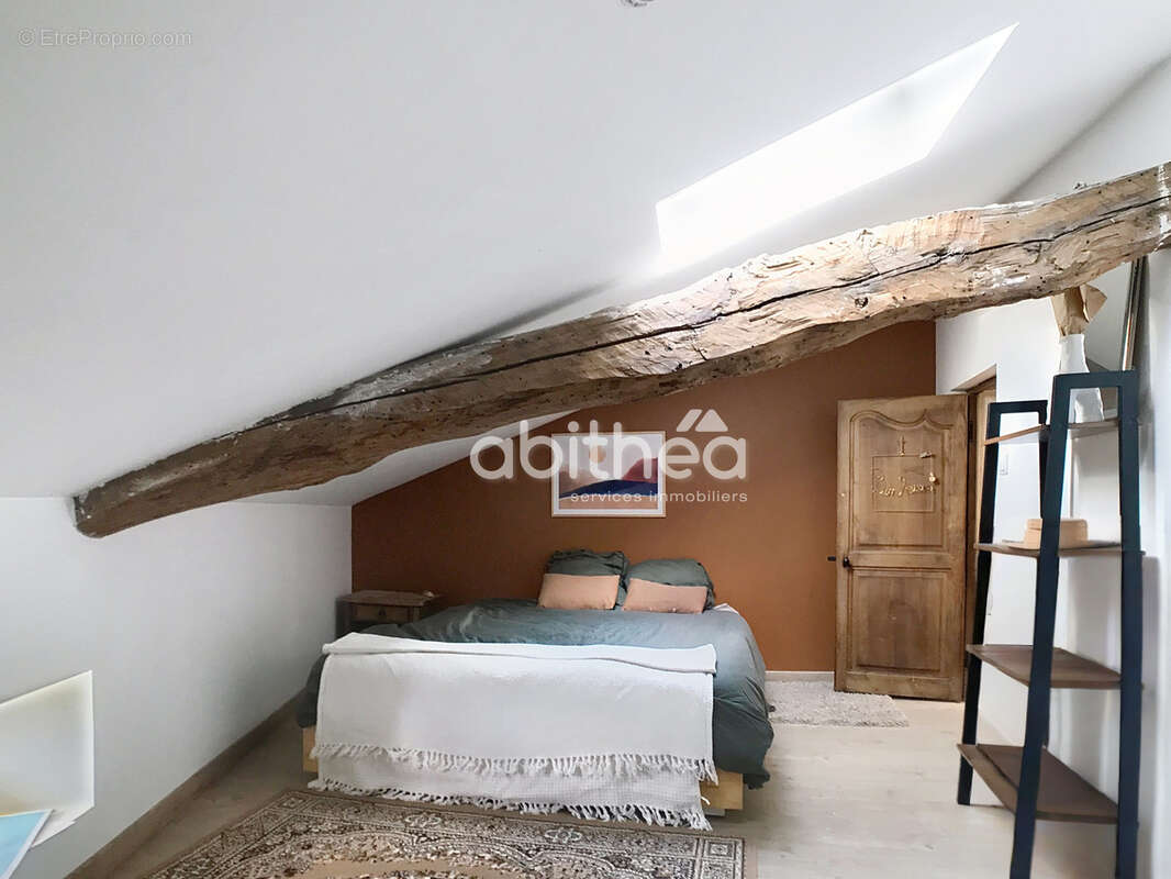 Maison à ROULLET-SAINT-ESTEPHE