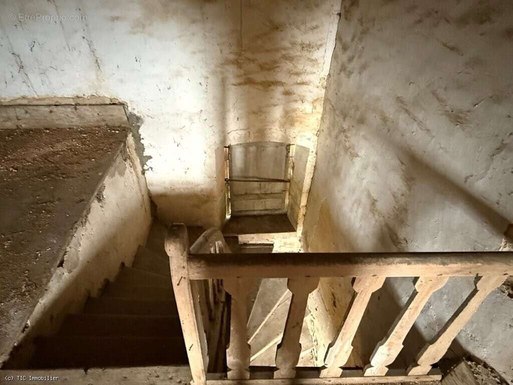 Aile de Vieux Logis du XVI? Siècle à Rénover, Proche de Ruffec - photo 24