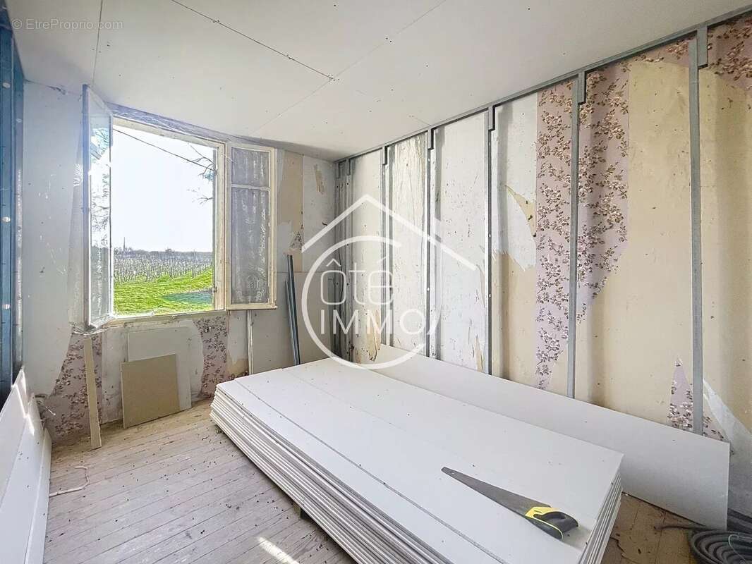 Pujols : Maison de charme à rénover - photo 8