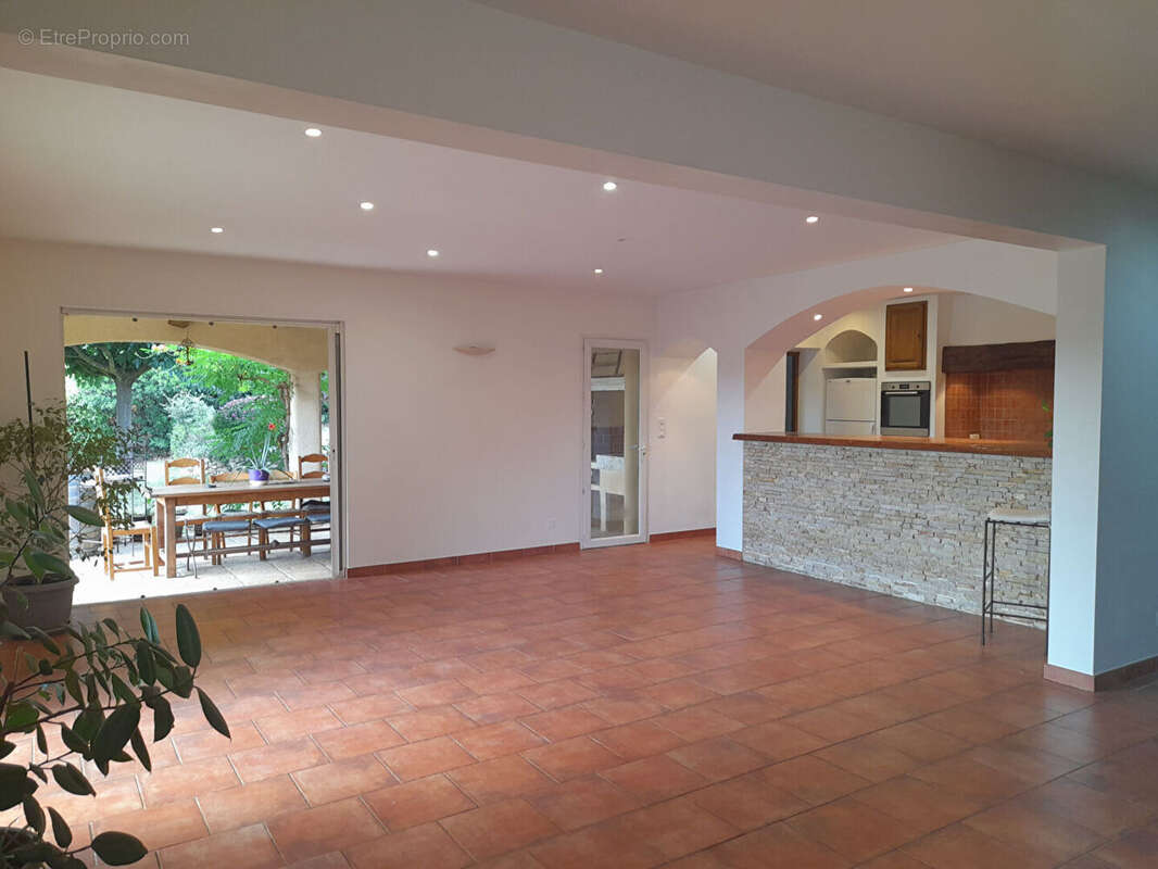 Maison à FOX-AMPHOUX