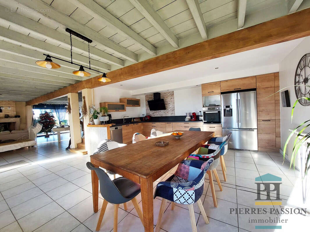 Maison à SAINTE-FOY-LA-LONGUE