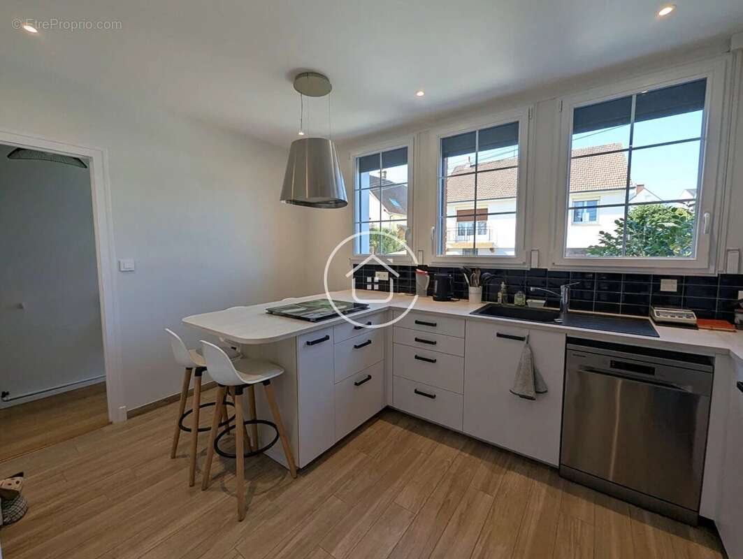 Maison à LA CHAUSSEE-SAINT-VICTOR