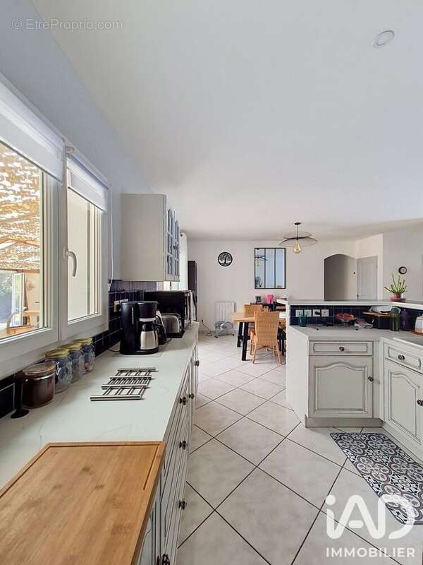 Maison 131 m² à Saint-Pierre-Le-Vieux  - photo 6