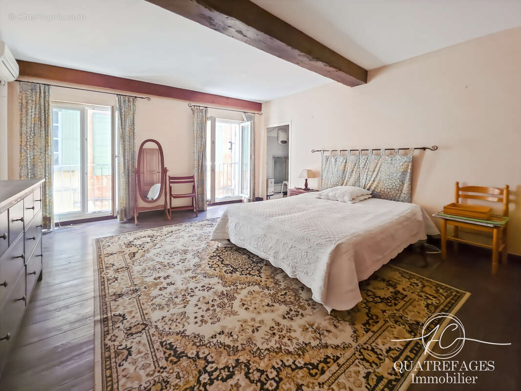 Maison de ville aux beaux volumes proche Théatre. - photo 12